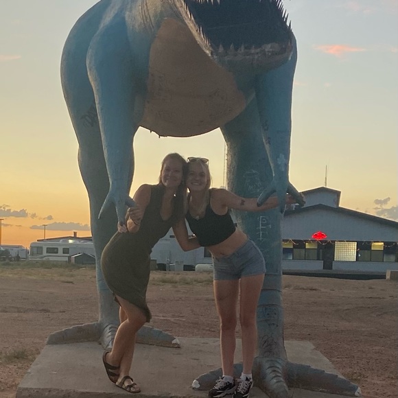 Meet your Posher, Tori - Picture 7 of 15